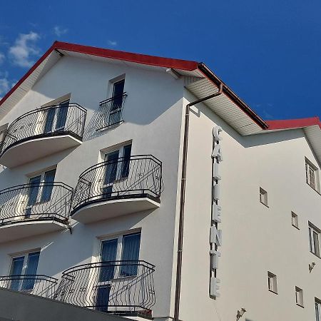 Caliente / Ozzy Hotel Uniescie Ngoại thất bức ảnh