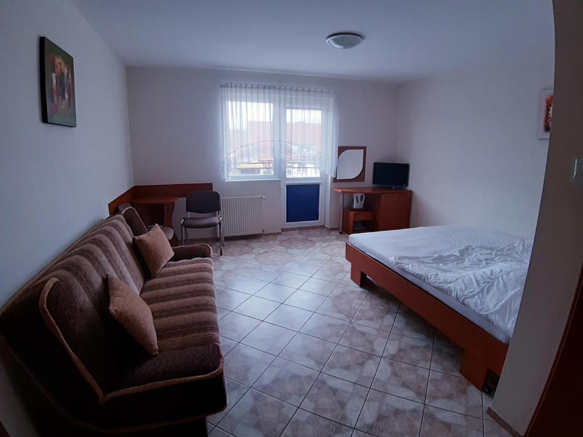 Caliente / Ozzy Hotel Uniescie Ngoại thất bức ảnh